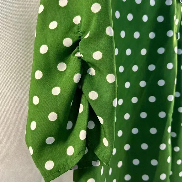 Susan Graver Women’s Green/White Polka Dot Blouse Size Large - Picture 3 of 5
